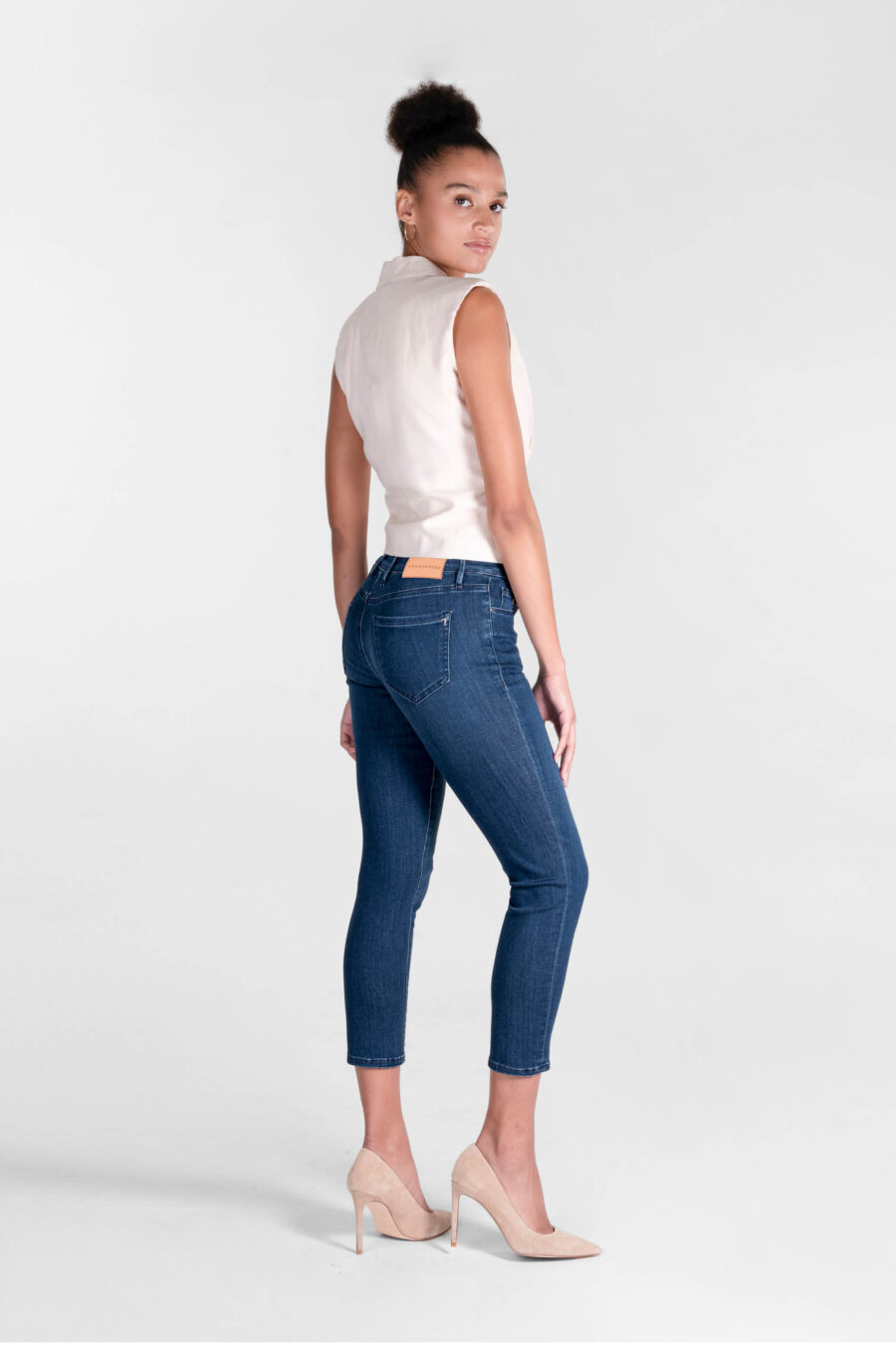 BIANCA CAPRI SKINNY JEANS IN MEDIUM BLUE STRETCH DENIM - Image 3