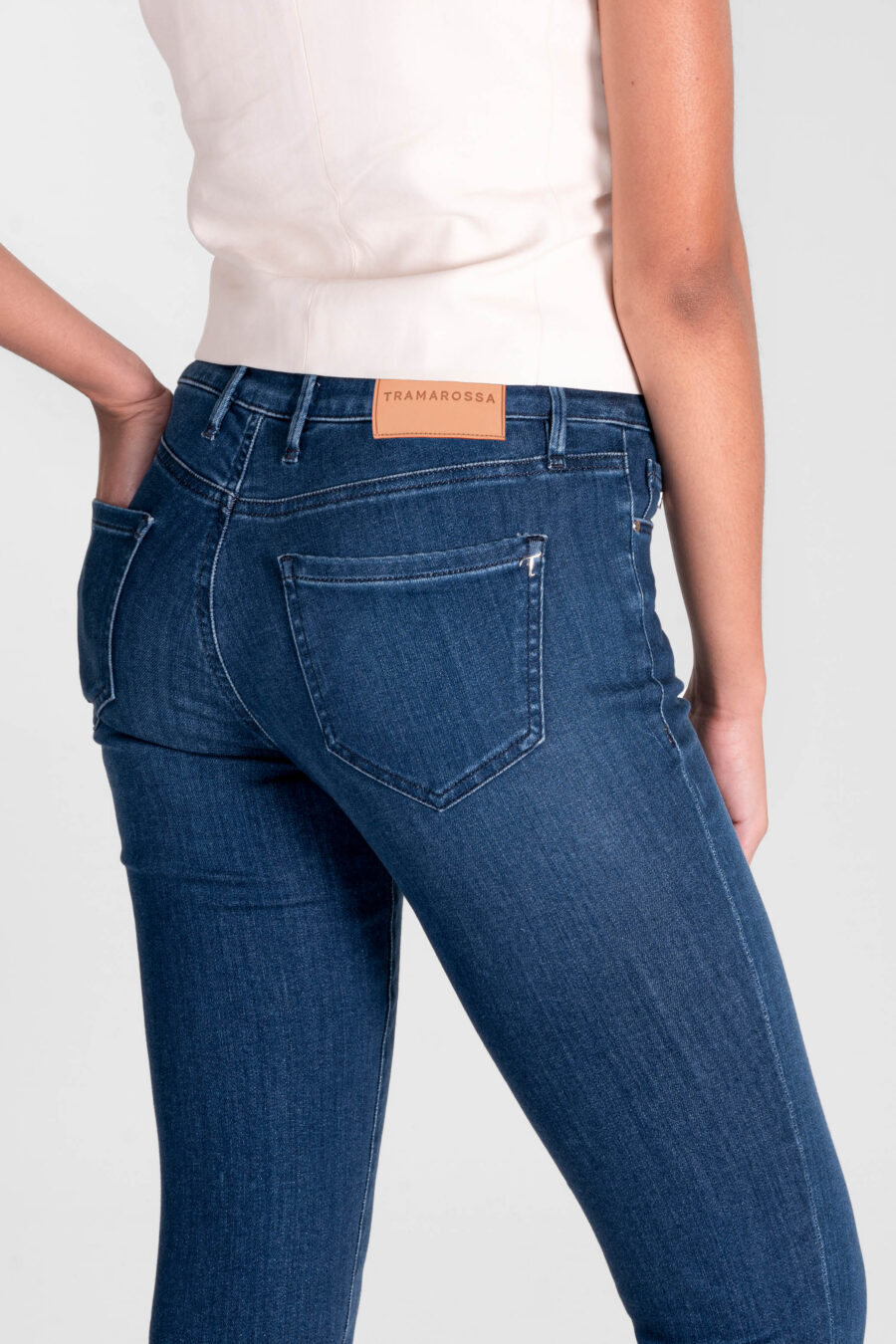 BIANCA CAPRI SKINNY JEANS IN MEDIUM BLUE STRETCH DENIM - Image 5