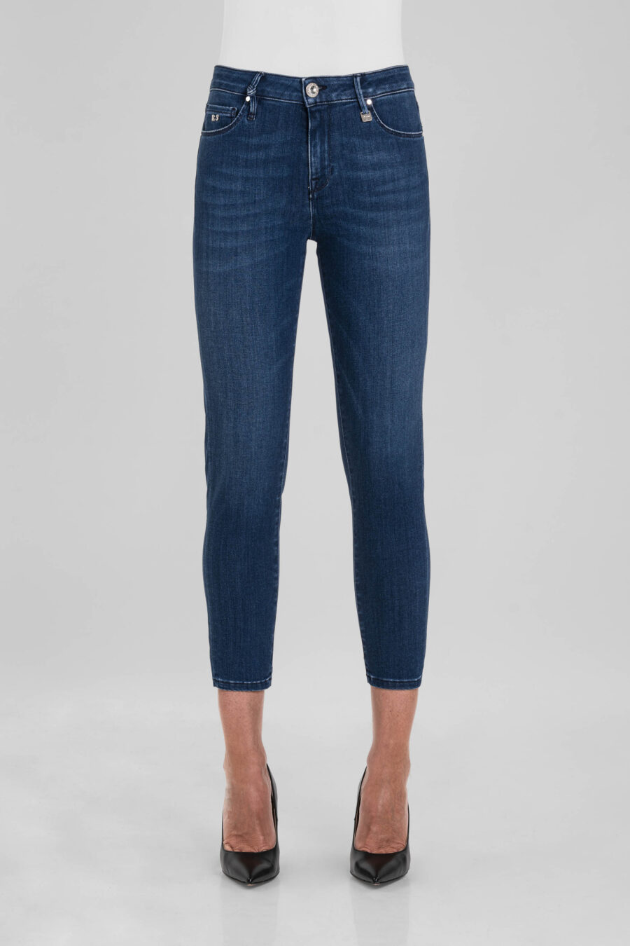 BIANCA CAPRI SKINNY JEANS IN MEDIUM BLUE STRETCH DENIM - Image 6