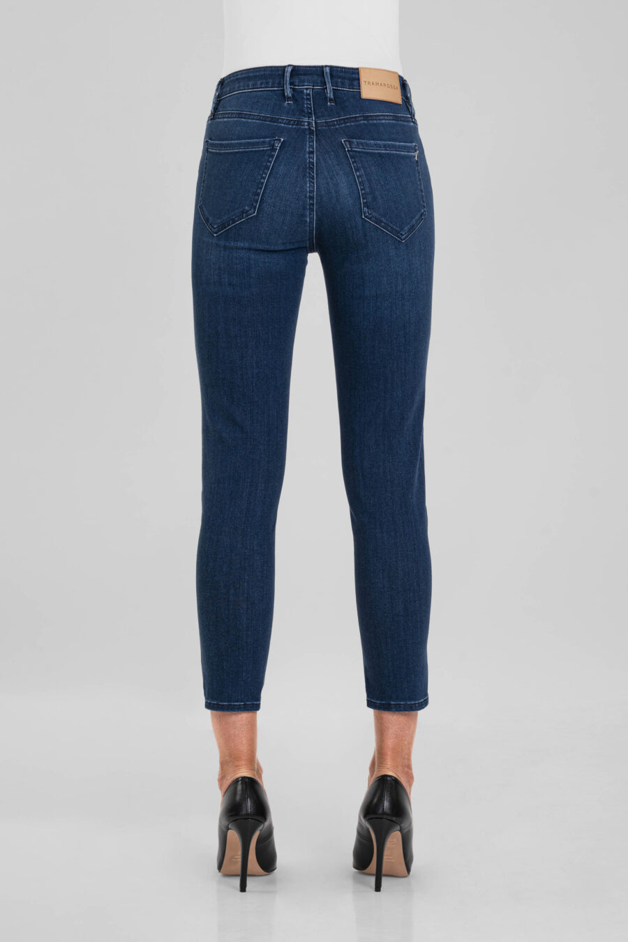 BIANCA CAPRI SKINNY JEANS IN MEDIUM BLUE STRETCH DENIM - Image 7