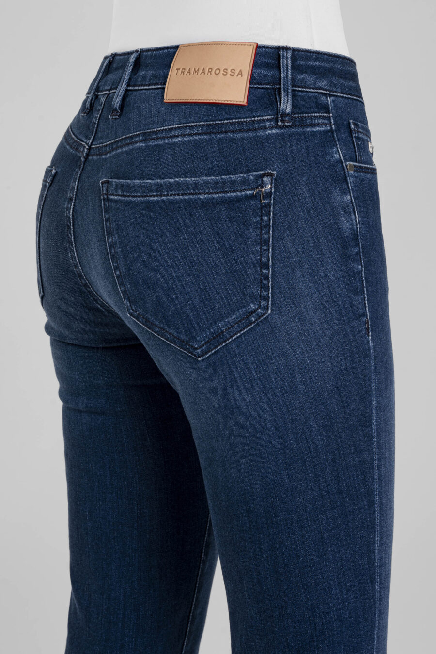 BIANCA CAPRI SKINNY JEANS IN MEDIUM BLUE STRETCH DENIM - Image 8