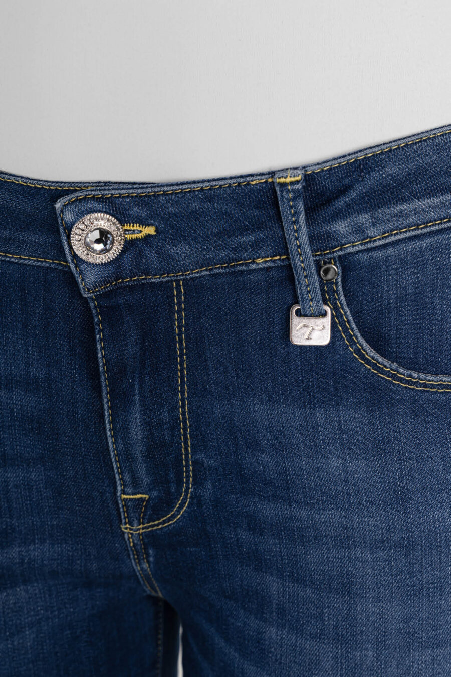 JEANS BIANCA CAPRI SKINNY IN DENIM STRETCH BLU MEDIO - immagine 9