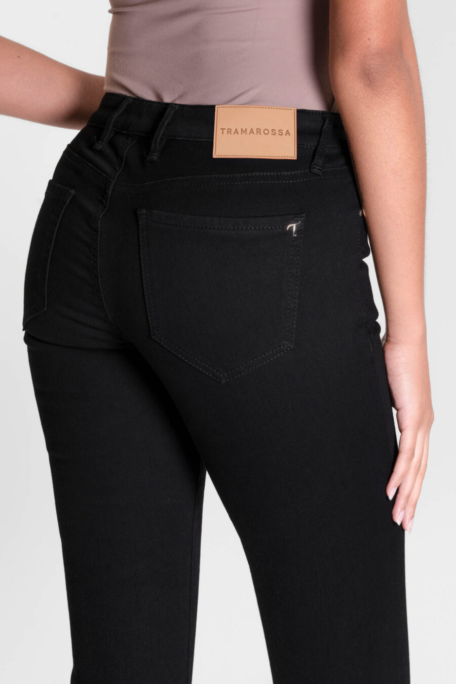 BIANCA FLARE CUT JEANS IN BLACK STRETCH DENIM - Image 4