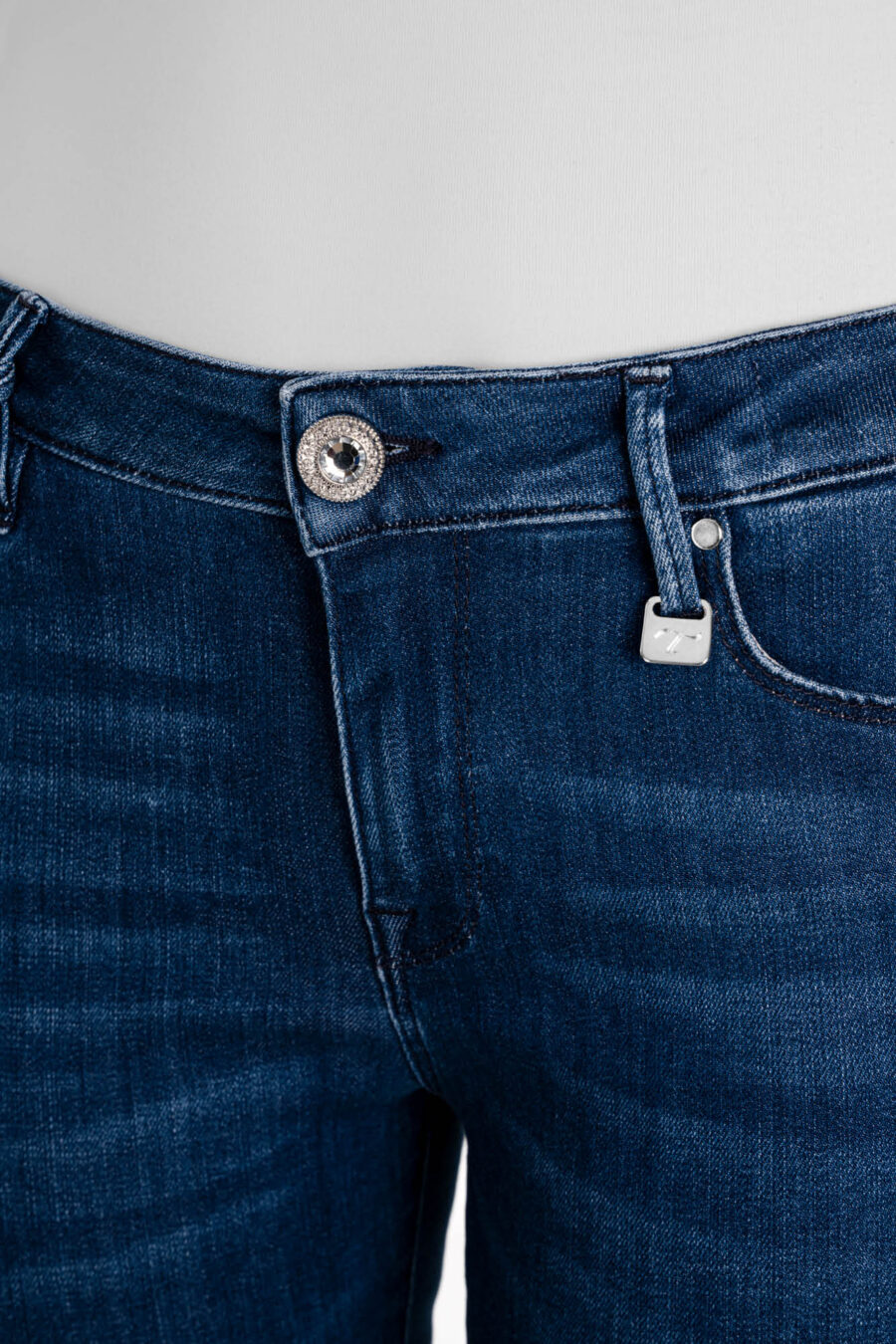 BIANCA FLARE CUT JEANS IN MEDIUM BLUE STRETCH DENIM - Image 9