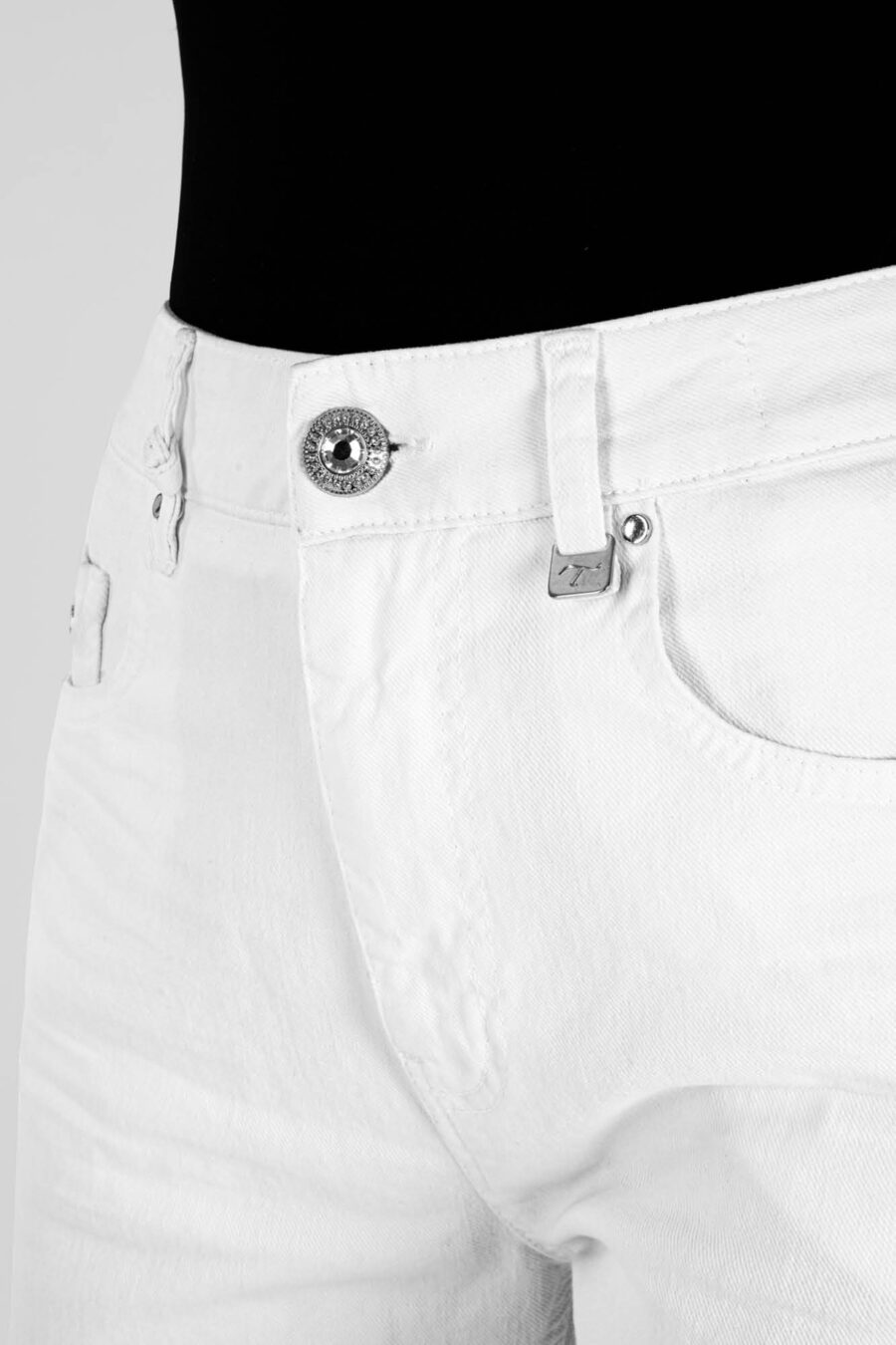 MONICA FLARE CUT PANTS IN WHITE COTTON BULL - Image 10