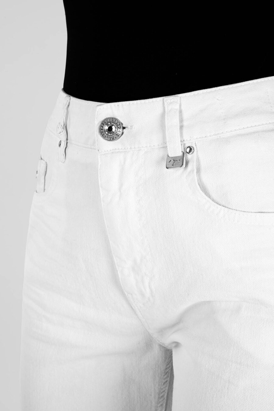 MONICA MUM PANTS IN WHITE COTTON BULL - Image 10
