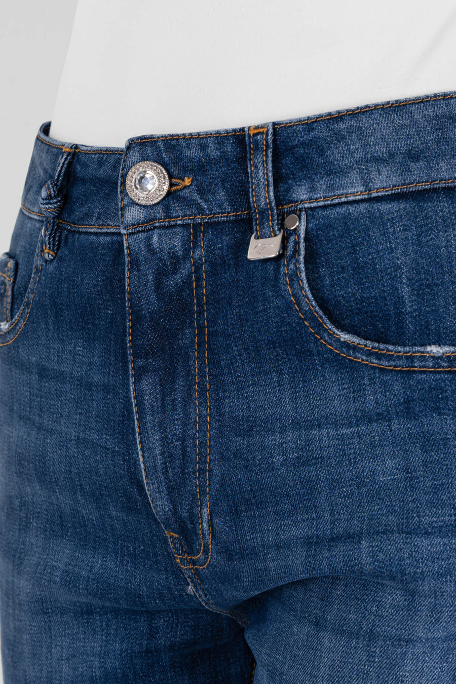 MONICA MUM JEANS IN MEDIUM BLUE DENIM - Image 9