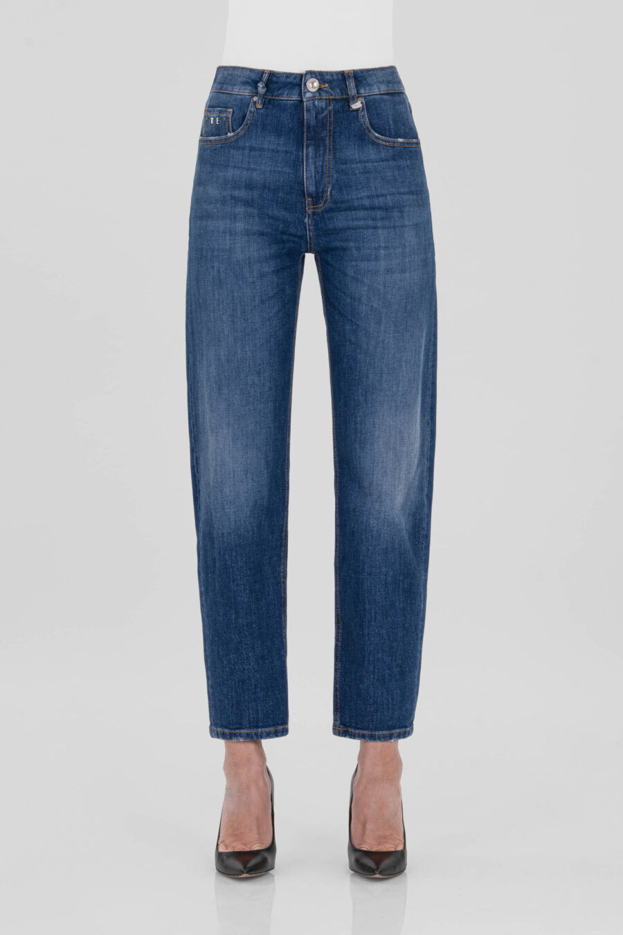 MONICA MUM JEANS IN MEDIUM BLUE DENIM - Image 5