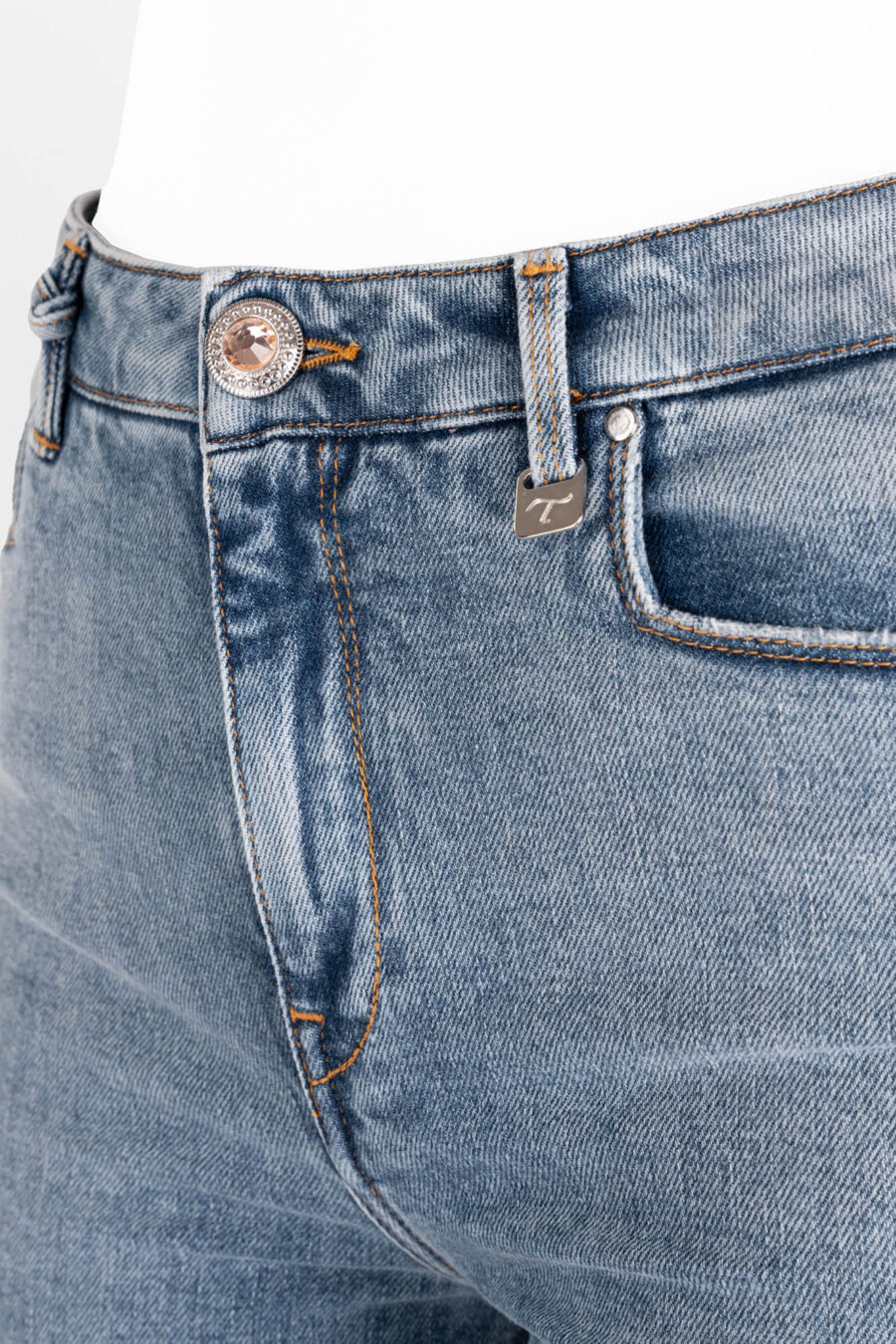 LAVINIA FLARE IN LIGHT BLUE DENIM - Image 8