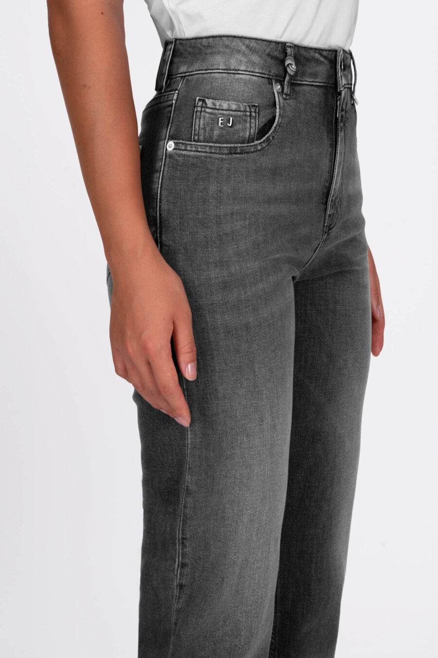 MONICA MUM JEANS IN BLACK DENIM - Image 4