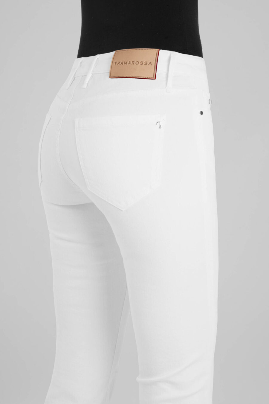 JEANS BIANCA FLARE CUT FLARE IN GABARDINA DI COTONE STRETCH BIANCO - immagine 8
