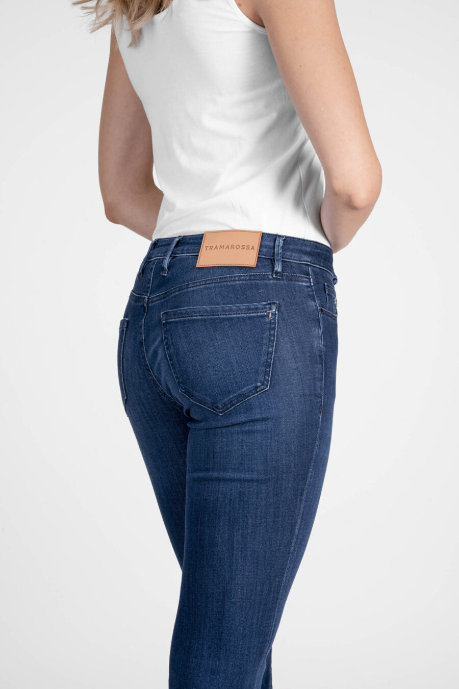 BIANCA FLARE CUT JEANS IN MEDIUM BLUE STRETCH DENIM - Image 4