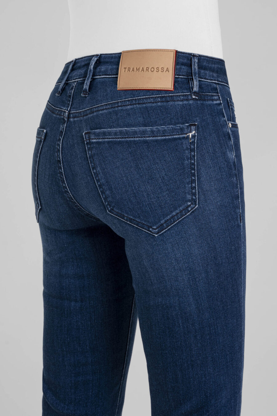 BIANCA FLARE CUT JEANS IN MEDIUM BLUE STRETCH DENIM - Image 7