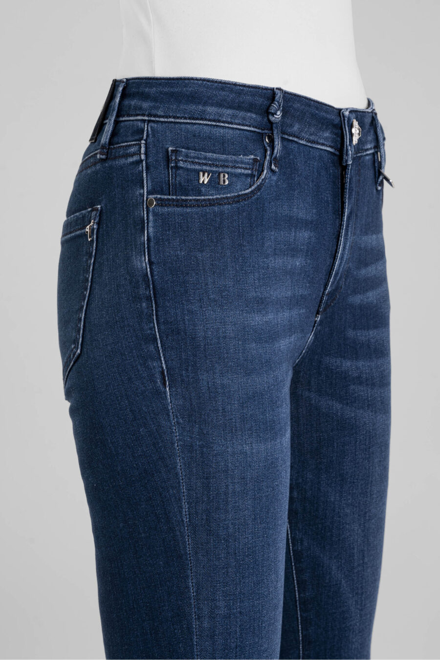 BIANCA FLARE CUT JEANS IN MEDIUM BLUE STRETCH DENIM - Image 8