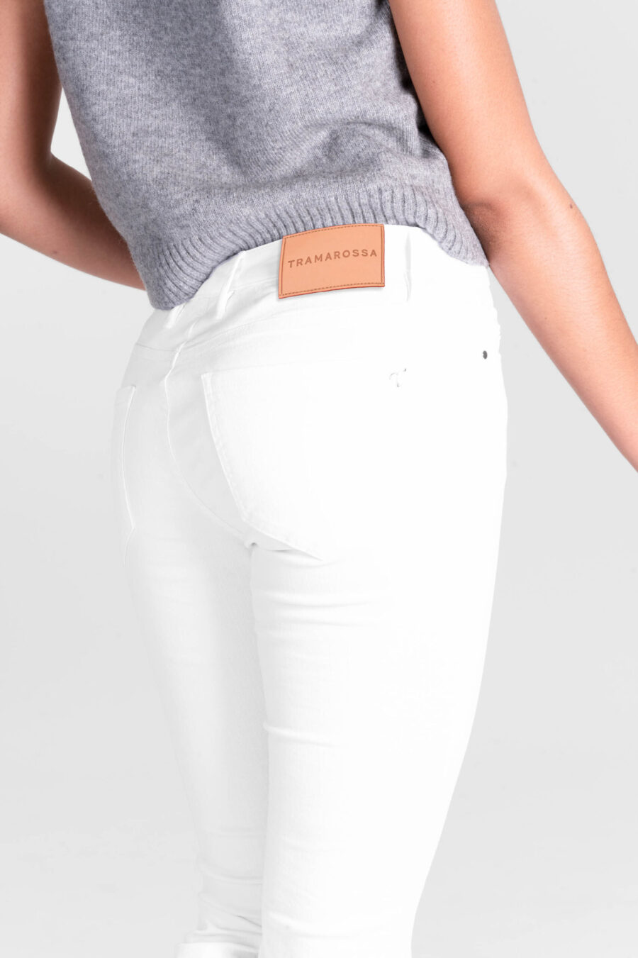 JEANS BIANCA FLARE CUT FLARE IN GABARDINA DI COTONE STRETCH BIANCO - immagine 4